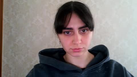 cute_strawberry_ online show from 10/15/25, 11:10