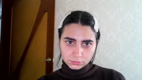 cute_strawberry_ online show from 10/19/25, 07:42