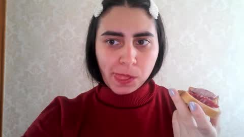 cute_strawberry_ online show from 10/20/25, 07:53