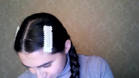 cute_strawberry_ online show from 10/21/25, 06:41