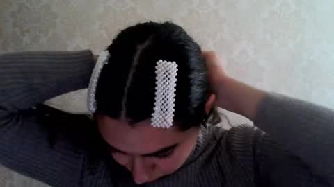 cute_strawberry_ online show from 10/22/25, 11:10