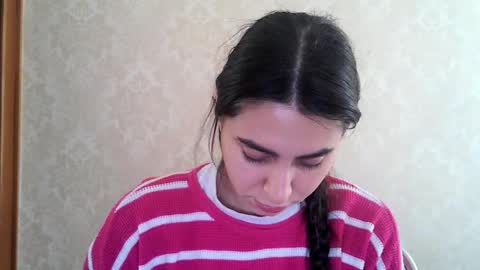 cute_strawberry_ online show from 10/23/25, 05:29