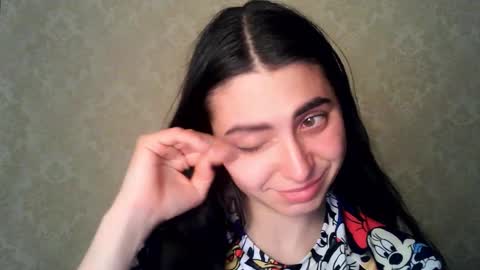 cute_strawberry_ online show from 10/23/25, 05:33