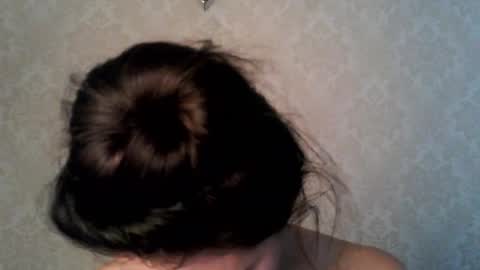 cute_strawberry_ online show from 10/27/25, 07:56