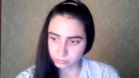 cute_strawberry_ online show from 10/28/25, 06:10