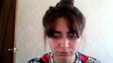 cute_strawberry_ online show from 10/30/25, 08:05