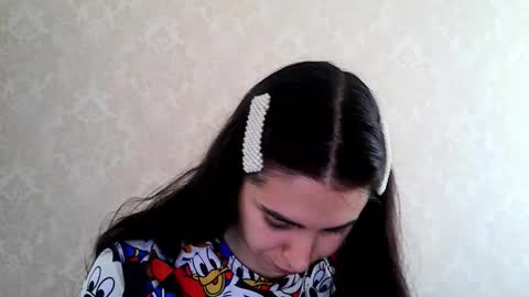 cute_strawberry_ online show from 11/10/25, 08:57