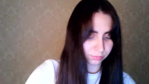 cute_strawberry_ online show from 11/15/25, 07:21