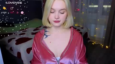 Snapshot of cute_summer_breathe chatting on 03/09/25, 04:55 Sue online show from 03/09/25, 04:55
