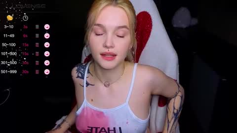Snapshot of cute_summer_breathe chatting on 09/27/25, 04:45 Sue online show from 09/27/25, 04:45