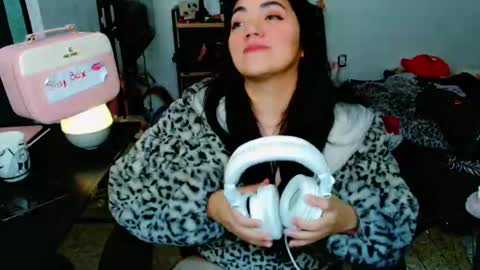 Snapshot of cuteambervi chatting on 01/15/25, 06:51 Princess Amber online show from 01/15/25, 06:51