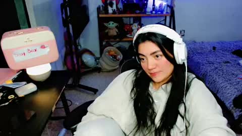 Snapshot of cuteambervi chatting on 01/28/25, 04:50 Princess Amber online show from 01/28/25, 04:50