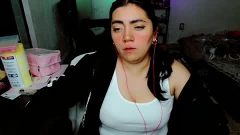 Snapshot of cuteambervi chatting on 09/17/25, 08:54 Princess Amber online show from 09/17/25, 08:54