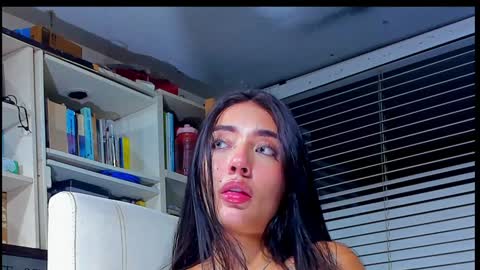 WANNA SEE MORE OF TWINS              online show from 01/08/25, 04:12