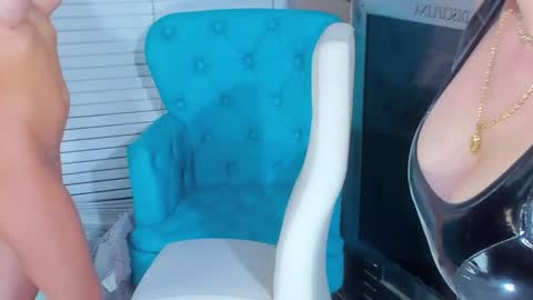 WANNA SEE MORE OF TWINS              online show from 02/05/25, 03:55