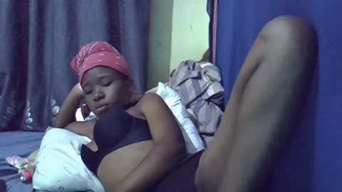 Snapshot of cutebrownie1998 chatting on 02/05/25, 10:12 VALLARY online show from 02/05/25, 10:12