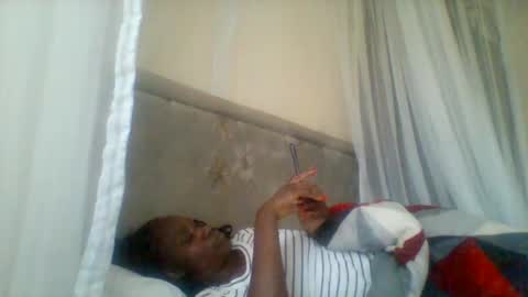 Snapshot of cutebrownie1998 chatting on 11/22/25, 10:36 VALLARY online show from 11/22/25, 10:36