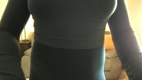 Snapshot of cutebutt_17 chatting on 02/16/25, 06:10 cutebutt_17 online show from 02/16/25, 06:10