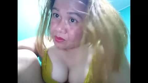 Snapshot of cutechey06 chatting on 12/29/24, 11:29 Sky online show from 12/29/24, 11:29