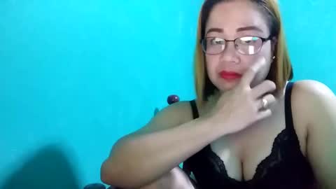 Snapshot of cutechey06 chatting on 01/30/25, 07:48 Sky online show from 01/30/25, 07:48