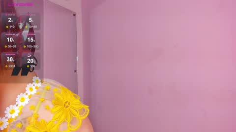 Snapshot of cutee_world chatting on 10/30/25, 01:51 moderator JAZMIN my team is Abby RachelMia online show from 10/30/25, 01:51