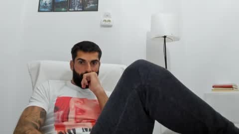 Snapshot of cuteeboy chatting on 10/02/25, 05:53 cuteeboy online show from 10/02/25, 05:53