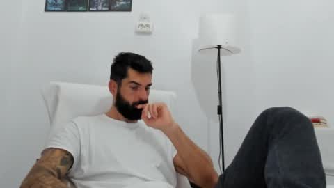 Snapshot of cuteeboy chatting on 10/21/25, 05:41 cuteeboy online show from 10/21/25, 05:41