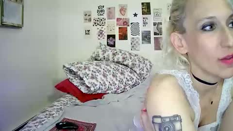 Bella online show from 11/07/25, 06:24