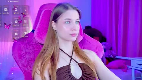 Snapshot of cutemousee chatting on 09/26/25, 05:33 Rina online show from 09/26/25, 05:33