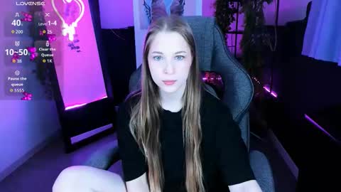 Snapshot of cutemousee chatting on 10/18/25, 04:59 Rina online show from 10/18/25, 04:59