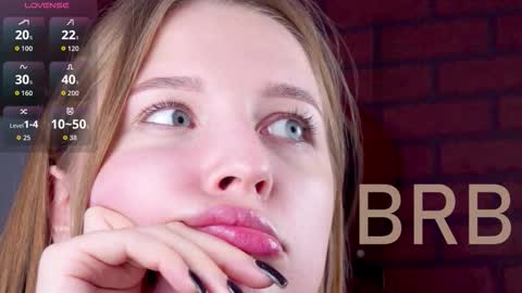 Snapshot of cutemousee chatting on 11/22/25, 08:57 Rina online show from 11/22/25, 08:57