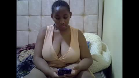 Snapshot of cutestebony1 chatting on 10/07/25, 01:36 cutestebony1 online show from 10/07/25, 01:36