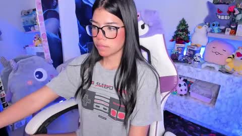 Snapshot of cutestephuwu chatting on 02/19/25, 07:39 - independent model online show from 02/19/25, 07:39