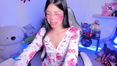  - independent model online show from 10/10/25, 11:59