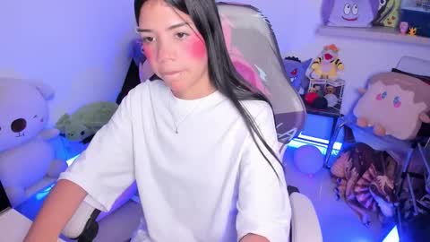  - independent model online show from 10/17/25, 12:47