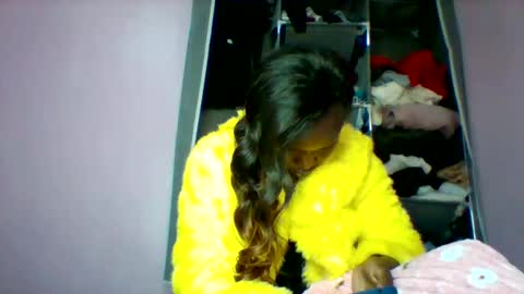 cutezola online show from 10/22/25, 05:30