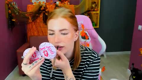 Lina online show from 10/14/25, 01:34