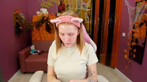 Lina online show from 10/26/25, 01:50