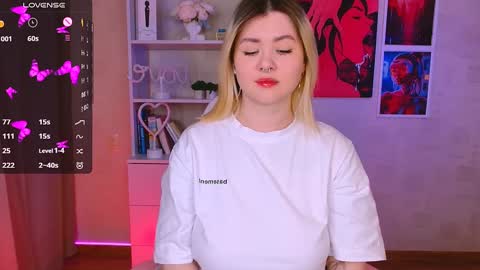 Snapshot of cutie_mili chatting on 01/18/25, 03:09 mili online show from 01/18/25, 03:09