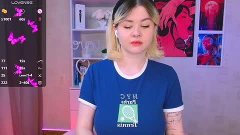 Snapshot of cutie_mili chatting on 01/20/25, 12:07 mili online show from 01/20/25, 12:07