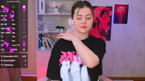 Snapshot of cutie_mili chatting on 01/22/25, 12:17 mili online show from 01/22/25, 12:17