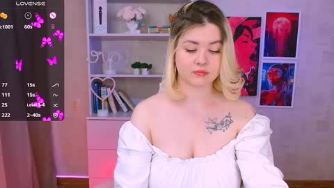 Snapshot of cutie_mili chatting on 01/23/25, 09:08 mili online show from 01/23/25, 09:08