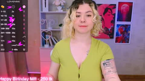 Snapshot of cutie_mili chatting on 01/25/25, 10:29 mili online show from 01/25/25, 10:29