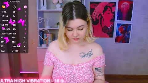 Snapshot of cutie_mili chatting on 02/01/25, 11:32 mili online show from 02/01/25, 11:32