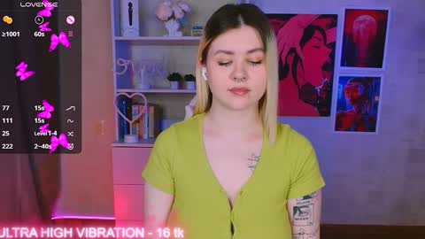 Snapshot of cutie_mili chatting on 02/04/25, 11:49 mili online show from 02/04/25, 11:49