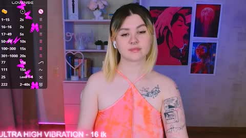 Snapshot of cutie_mili chatting on 02/07/25, 11:01 mili online show from 02/07/25, 11:01