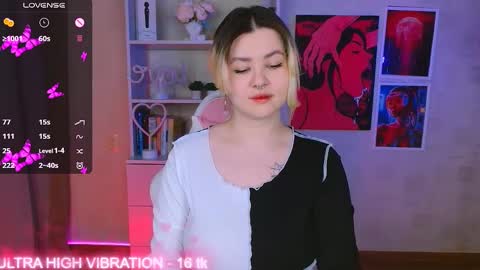 Snapshot of cutie_mili chatting on 02/16/25, 02:42 mili online show from 02/16/25, 02:42