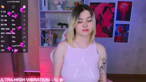 Snapshot of cutie_mili chatting on 02/17/25, 10:07 mili online show from 02/17/25, 10:07