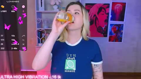 Snapshot of cutie_mili chatting on 02/21/25, 11:01 mili online show from 02/21/25, 11:01