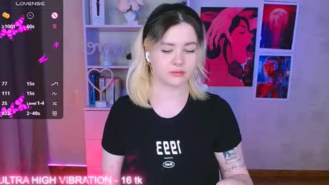 Snapshot of cutie_mili chatting on 02/24/25, 07:00 mili online show from 02/24/25, 07:00